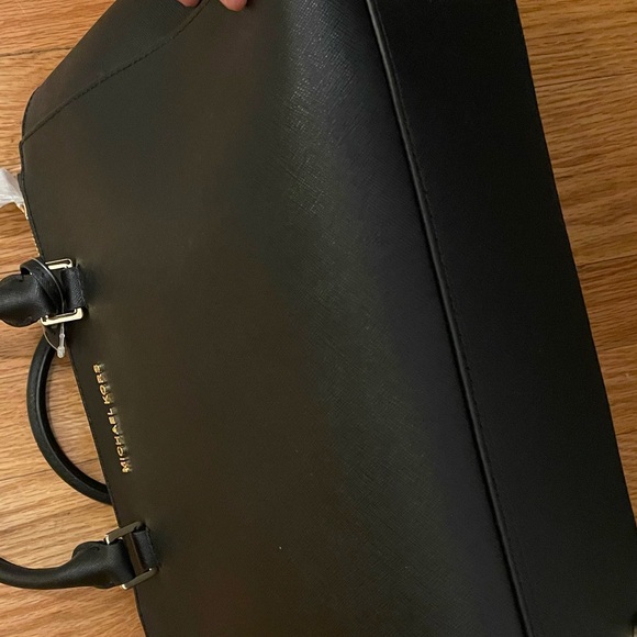 NWT Michael Kors Large black Leather Jet setting Top Handle handbag. OP:$348 - Picture 16 of 16